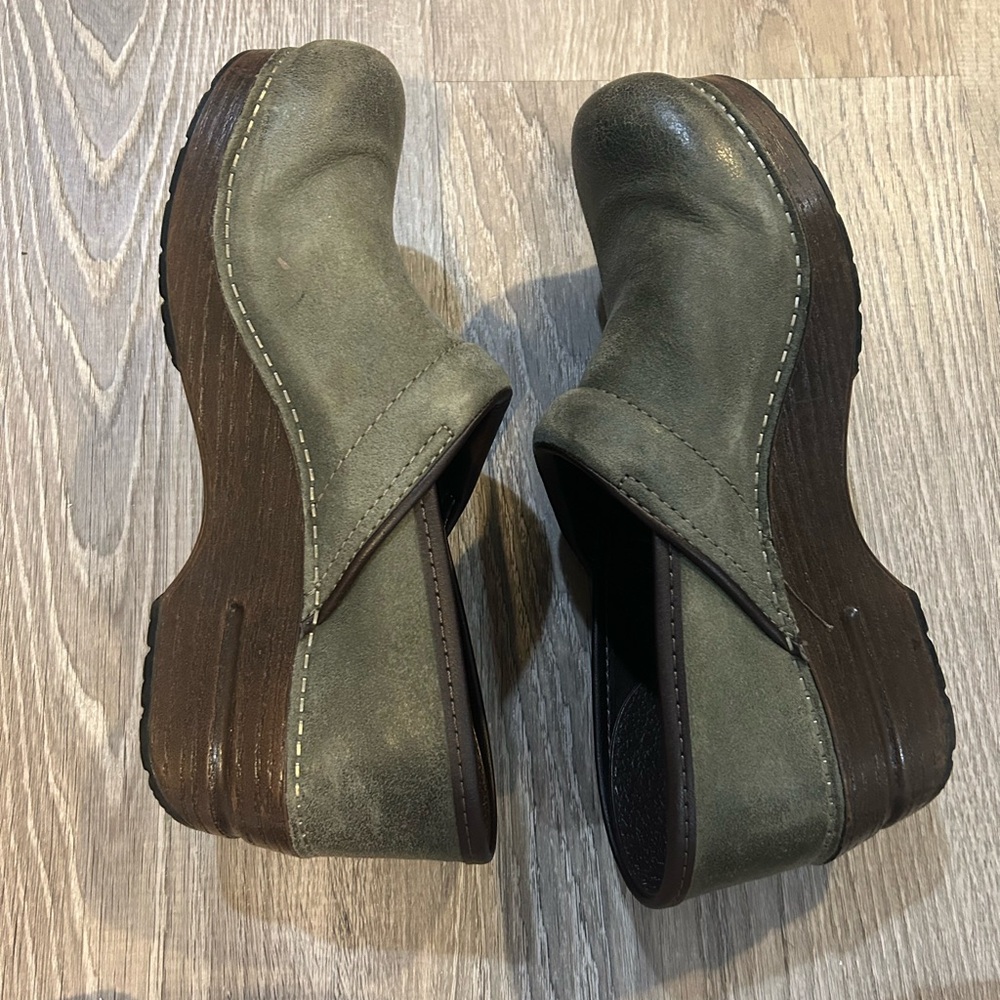 Dansko Woman’s green size 38 clogs - Picture 6 of 6